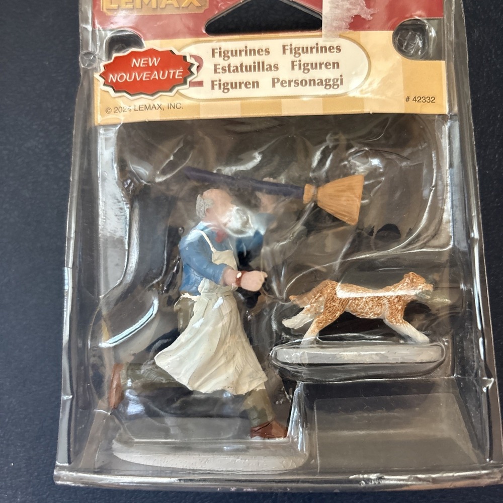 Lemax Caddington Village Accessory Feline Fish Thief Runaway Cat Set Of 2 42332